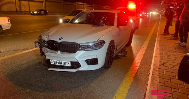 Bakıda “BMW”nin vurduğu moped yandı, sürücü komaya düşdü – VİDEO