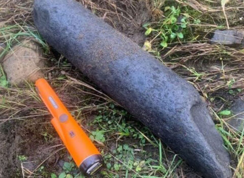 Məktəbli atasının ona hədiyyə etdiyi minaaxtaranla bomba tapdı