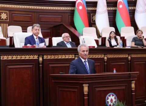 Etibar Məmmədovun əvvəlcə müavini, sonra rəqibi olan millət vəkili, MM-dən gülməcələr yazan PROFESSOR – ƏTRAFLI