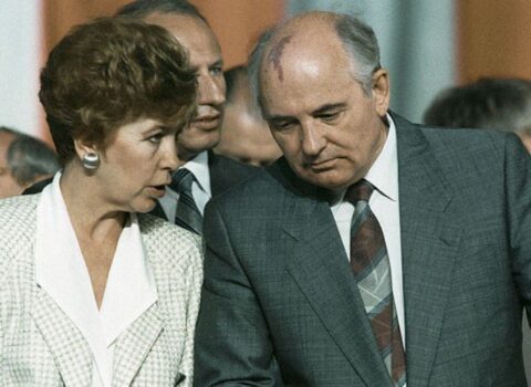 “Mişa, bəxtin yaman gətirib. Sən indi SSRİ-nin Baş katibinin arvadının ərisən” – SENSASİON DETALLAR