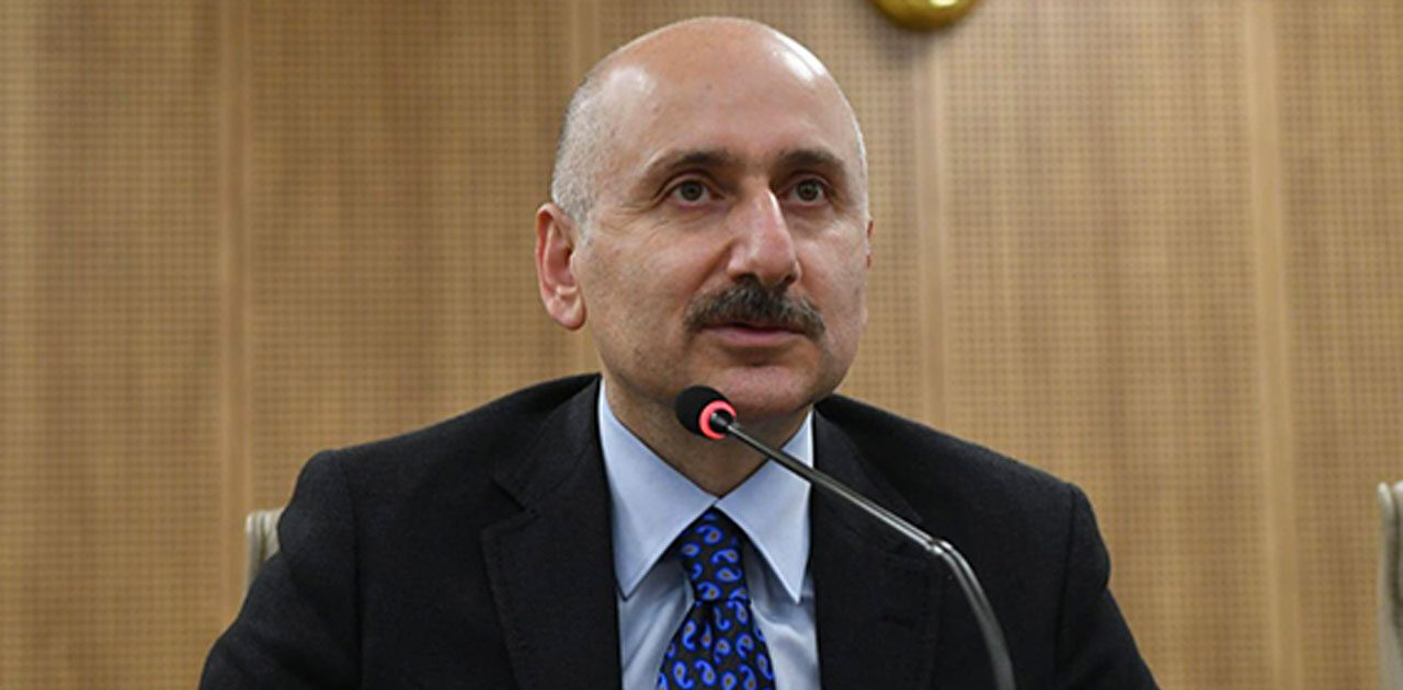 Nazir Ukrayna sahillərində qalmış gəmilərindən DANIŞDI