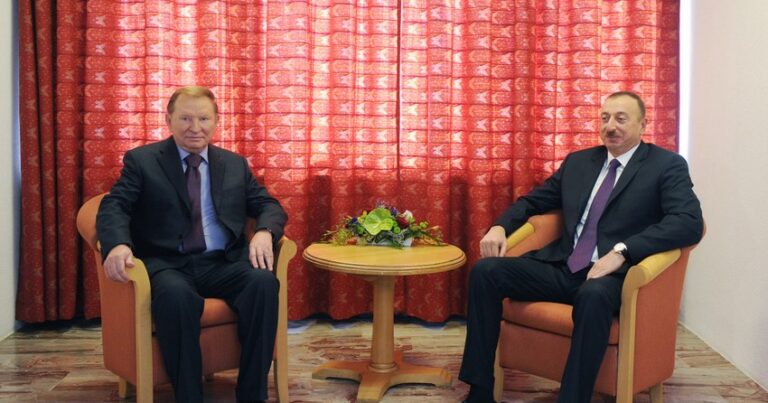 Leonid Kuçma İlham Əliyevi TƏBRİK ETDİ Leonid Kuçma İlham Əliyevi TƏBRİK ETDİ