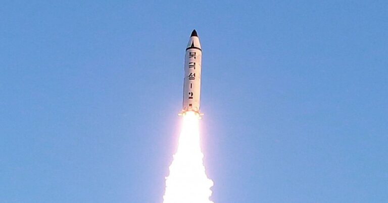 Şimali Koreya ballistik raketin sınaqlarını həyata keçirdi