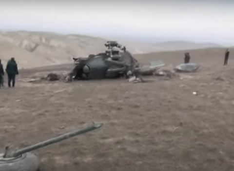 Helikopter qəzasının DETALLARI: Yerə iki dəfə çırpılıb – VİDEO