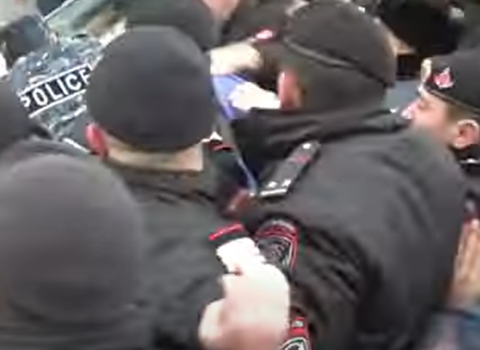 İrəvanda polislə etirazçılar arasında toqquşma – VİDEO