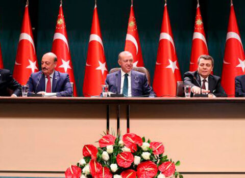 Türkiyədə minimum əməkhaqqı 50 faiz ARTIRILDI