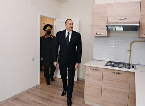 Prezident şəhid ailələri və hərbçilər üçün tikilmiş mənzillərlə tanış oldu – FOTOLAR + YENİLƏNİB