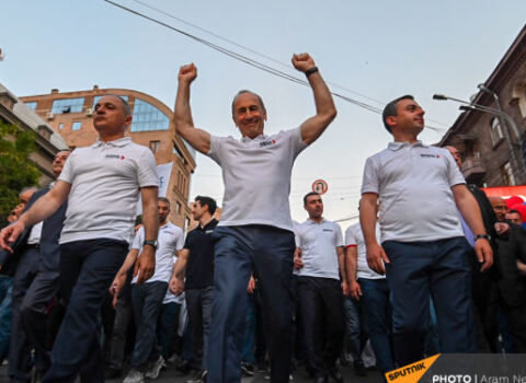 “Kütləvi etirazlar və küçə mübarizələri lazımdır ki, hakimiyyətdən getsinlər” – Koçaryandan XƏBƏRDARLIQ