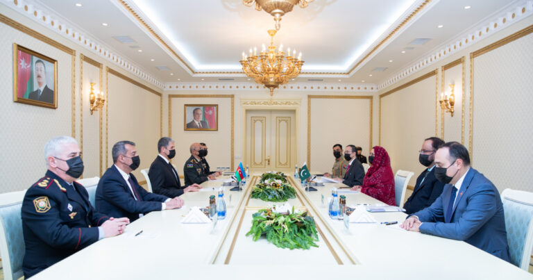 Vilayət Eyvazov pakistanlı naziri qəbul etdi Vilayət Eyvazov pakistanlı naziri qəbul etdi