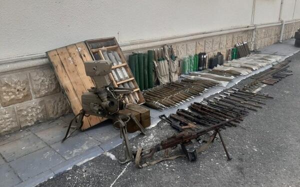 Ermənilərin atıb qaçdığı xeyli sayda silah-sursat aşkarlandı Ermənilərin atıb qaçdığı xeyli sayda silah-sursat aşkarlandı