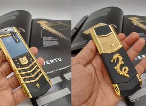 Azərbaycanda general üçün qızıldan “Vertu” telefonu: “Zəng edib dedi, təzə çıxıb al gətir, nazirlikdə özünə verdim”