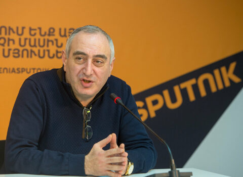 “Bu hakimiyyət nəinki heç nəyə qadir deyil, həm də savadsızdır” – Koçaryan