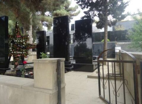 İranda ağır iqtisadi vəziyyətə görə qəbir daşları kreditlə satılır