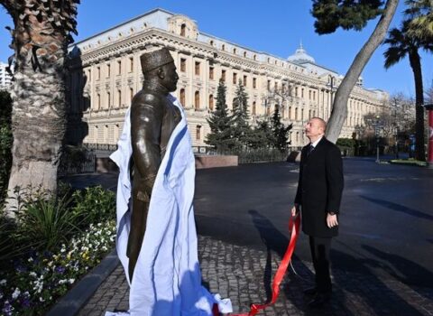 Prezident Hacı Zeynalabdin Tağıyevin abidəsinin açılışında – FOTOLAR + YENİLƏNİB