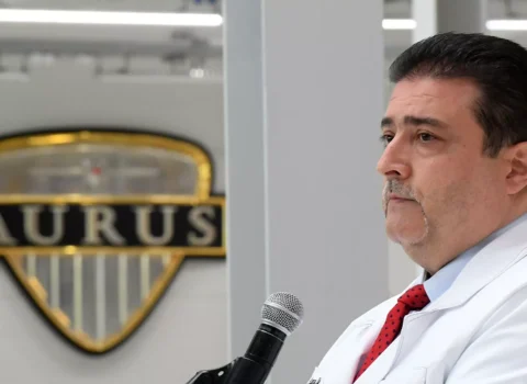 Putin üçün limuzin istehsal edən azərbaycanlı İSTEFA VERDİ