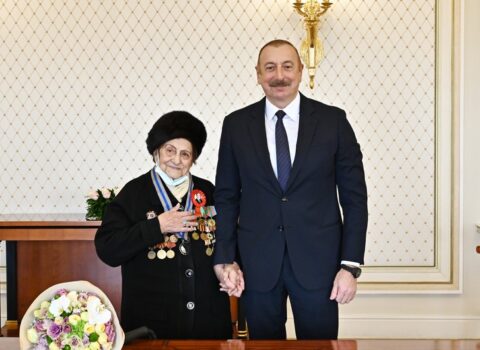 Prezident Fatma Səttarovaya “İstiqlal” ordenini təqdim etdi – FOTOLAR + YENİLƏNİB