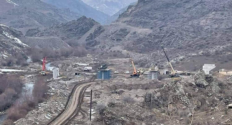 Rusiya Laçında yol çəkir: KİMƏ, NİYƏ və NƏ ÜÇÜN? Rusiya Laçında yol çəkir: KİMƏ, NİYƏ və NƏ ÜÇÜN?