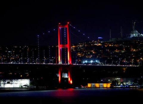 İstanbul boğazında gediş-gəliş dayandırıldı
