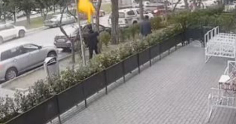 DİN: “Türkiyə bayrağına qarşı hörmətsizlik edən şəxslə bağlı araşdırma aparılır” – VİDEO DİN: “Türkiyə bayrağına qarşı hörmətsizlik edən şəxslə bağlı araşdırma aparılır” – VİDEO