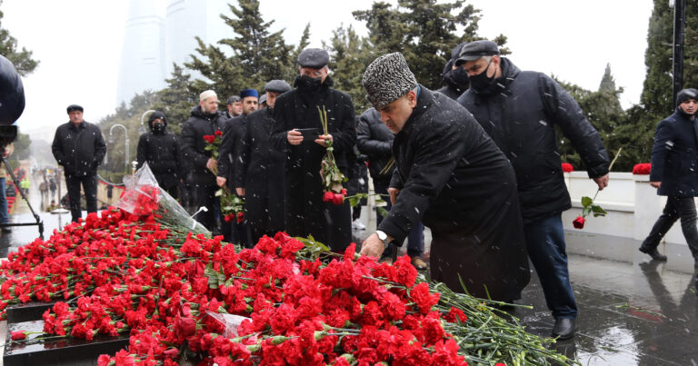 Dini konfessiya rəhbərləri Şəhidlər xiyabanını ziyarət etdi – FOTO Dini konfessiya rəhbərləri Şəhidlər xiyabanını ziyarət etdi – FOTO