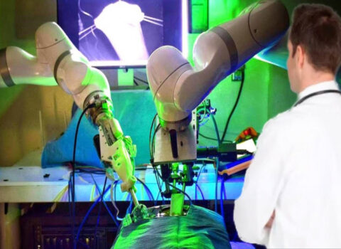Robot cərrah insan köməyi olmadan əməliyyat keçirdi