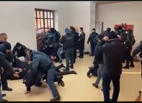 Ermənistanda polislə etirazçılar arasında DAVA – VİDEOLAR
