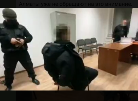 Qazaxıstan Uralsk şəhərində erməni nömrəli avtomobildə silahlı şəxslər saxlanıldı – VİDEO
