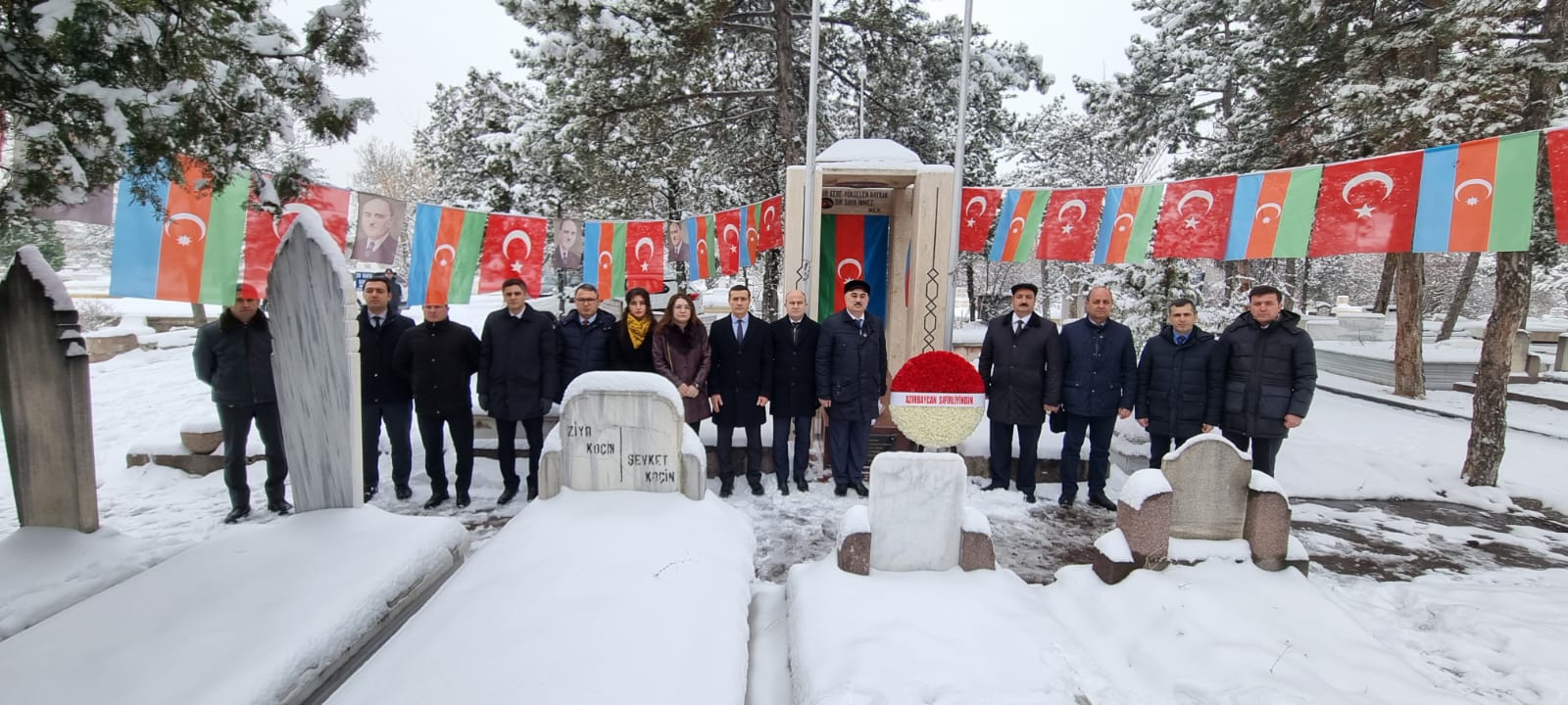 Azərbaycanın Türkiyədəki səfiri Rəsulzadənin məzarını ziyarət etdi - FOTOLAR