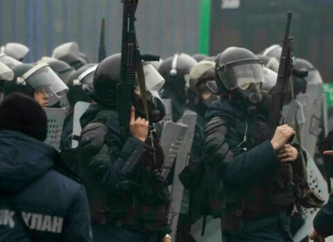 Qazaxıstanda daha bir şəhərdə polis etirazçıların TƏRƏFİNƏ KEÇDİ