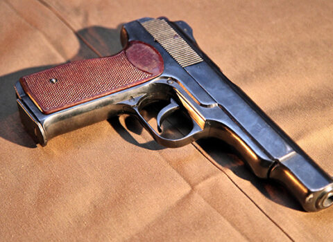 Şəhərdə “Makarov”la gəzən keçmiş məhkum tutuldu