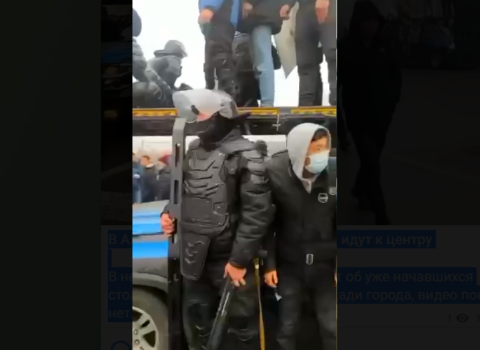 Almatıda polis xalqla birlikdə şəhərin mərkəzinə yürüş edir – VİDEOLAR