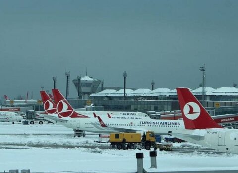 İstanbul hava limanında uçuşlar TƏXİRƏ SALINDI