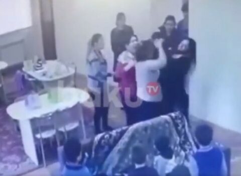 Uşaq bağçasında valideynin tərbiyəçini döyməsi ilə bağlı RƏSMİ AÇIQLAMA