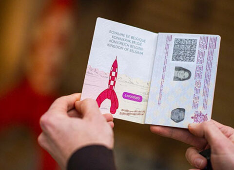 Bu ölkədə komiksli pasportlar istifadəyə verilir – FOTOLAR