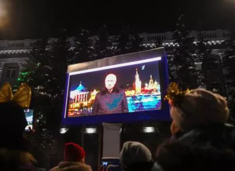 “Putinin Yeni il müraciəti zamanı gülləkeçirməz jilet geyinməsi xəbəri çəfəngiyyatdır” – Peskov