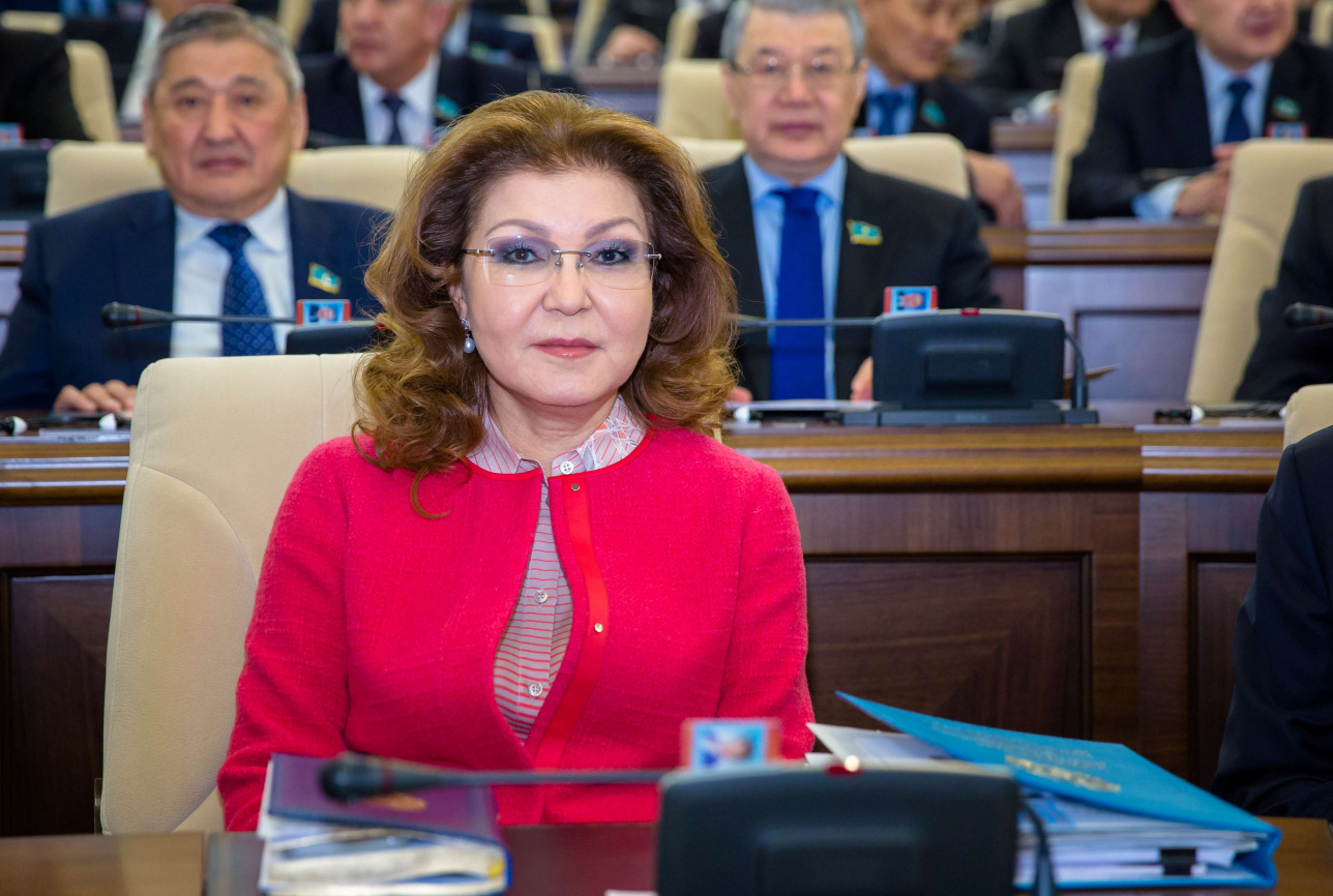 Nazarbayevin qızı hakim partiyanın siyasi şurasının üzvlüyündən ÇIXARILDI