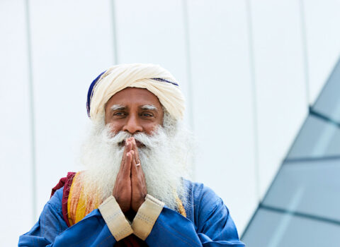 Əfsanəvi Sadhquru Azərbaycan paxlavasını vəsf edir