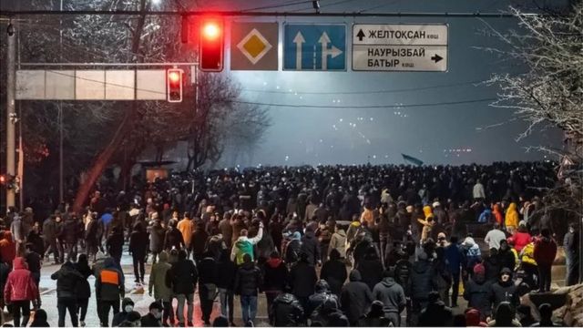 Şimal küləyi yoxsa daxildəki qrupların siyasi ambisiyaları, bəlkə 16 min QHT-dəki Soros əli? – Nə baş verir? Şimal küləyi yoxsa daxildəki qrupların siyasi ambisiyaları, bəlkə 16 min QHT-dəki Soros əli? – Nə baş verir?