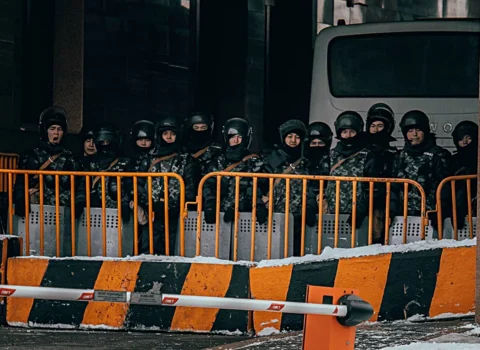 Qazaxıstanda iğtişaşlar səngimək bilmir: Silahlılar həbsxanaya hücum edib – VİDEO