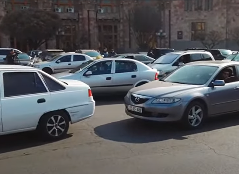 İrəvanda sürücülər etiraz aksiyası keçirir – VİDEO