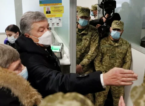 Poroşenko Kiyev aeroportunda süni qalmaqal və qarşıdurma yaratmağa çalışıb