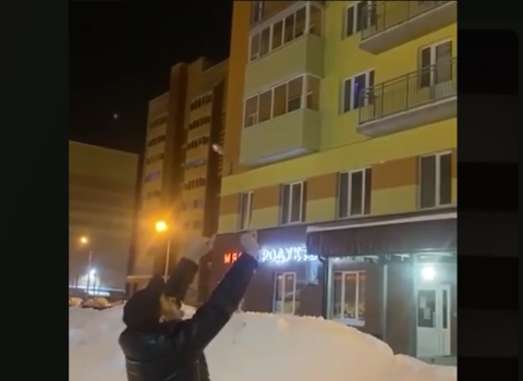 Rusiyada azərbaycanlı intihara hazırlaşan gənc qızı xilas etdi – FOTO/VİDEO