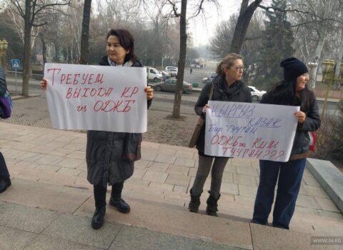 Qırğızıstanın paytaxtı Bişkekdə KTMT qoşunlarının Qazaxıstana yeridilməsi əleyhinə aksiya – FOTO/VİDEO