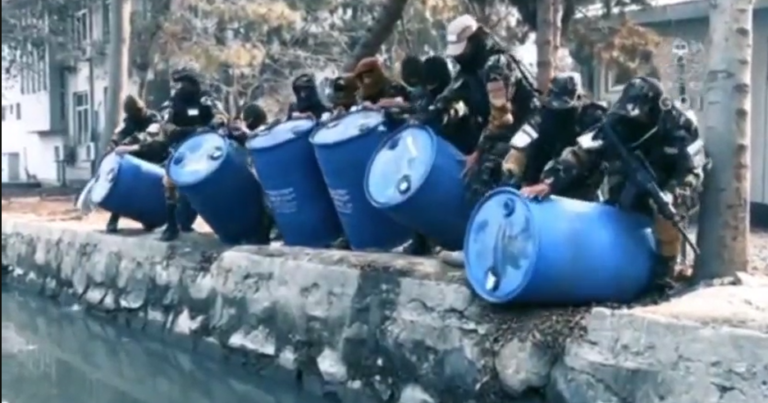 Taliban üç ton spirti çaya tökdü – VİDEO Taliban üç ton spirti çaya tökdü – VİDEO