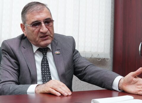 Deputat: “Ağlı başında olan şəxs istəməz ki, Bəxtiyar Hacıyev kimi adam onu reklam etsin”