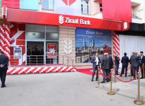“Elə bilirlər ki xidmət belə olmalıdır” – Tanınmış jurnalist “Ziraat Bank Azərbaycan”ı tənqid etdi