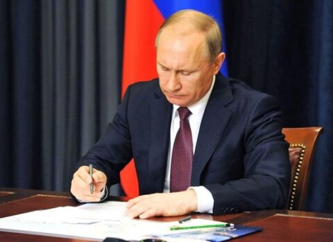 Putindən FƏRMAN: Rusiyadan 10 min dollardan artıq valyutanın ixracı qadağan olundu