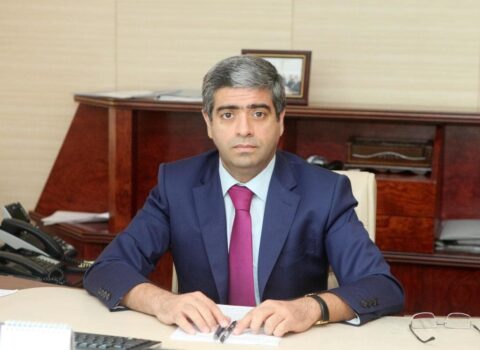 Məmurun atası qurumları tənqid, müsəlmanları TƏHQİR ETDİ