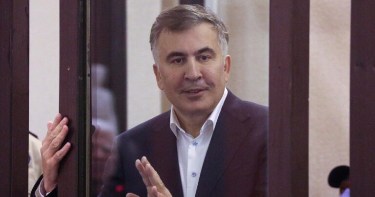 Saakaşvili müalicə üçün klinikaya köçürülür