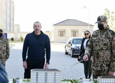 Hərbi şəhərciyin açılışı: Vilayət Eyvazov Ali Baş Komandana raport verdi – FOTOLAR